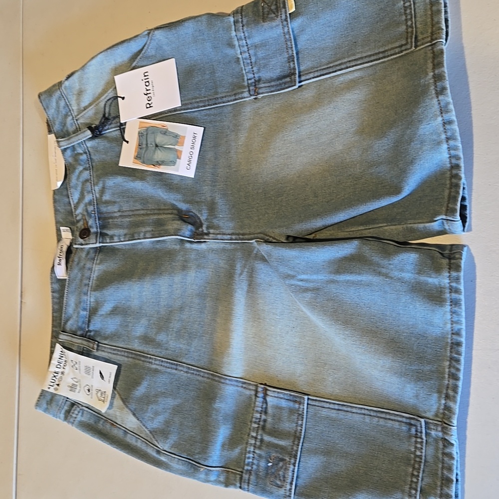 Refrain Los Angeles cargo shorts, size 13/31. NWT